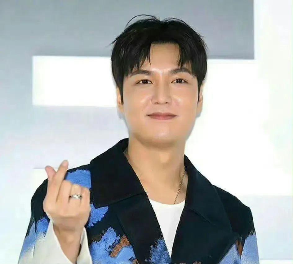 不敢认！男神也发福了？