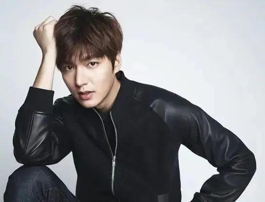 不敢认！男神也发福了？