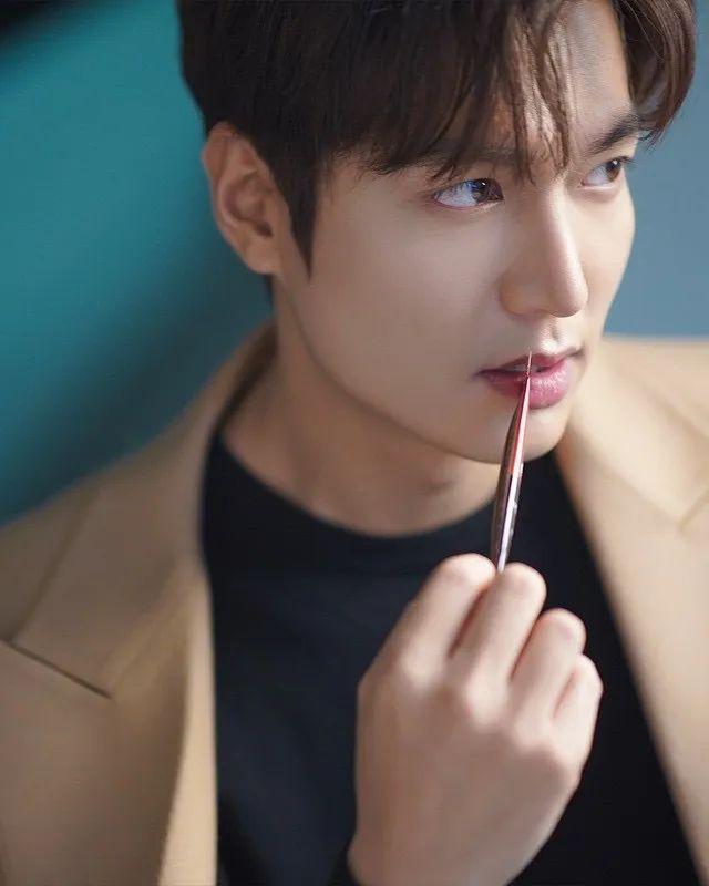 不敢认！男神也发福了？