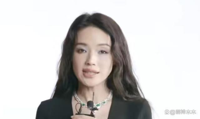 cosmo女星状态：刘亦菲滤镜开太大，倪妮假发质量差