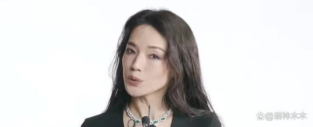 cosmo女星状态：刘亦菲滤镜开太大，倪妮假发质量差