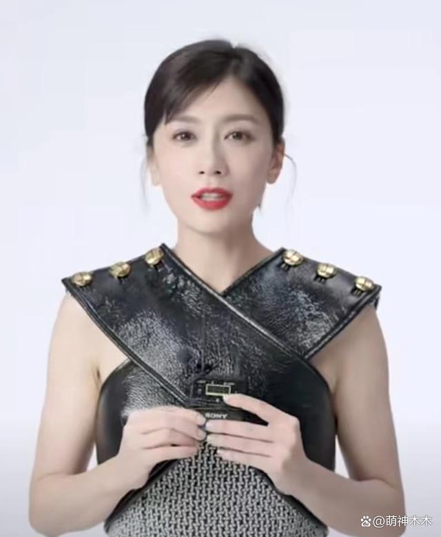 cosmo女星状态：刘亦菲滤镜开太大，倪妮假发质量差
