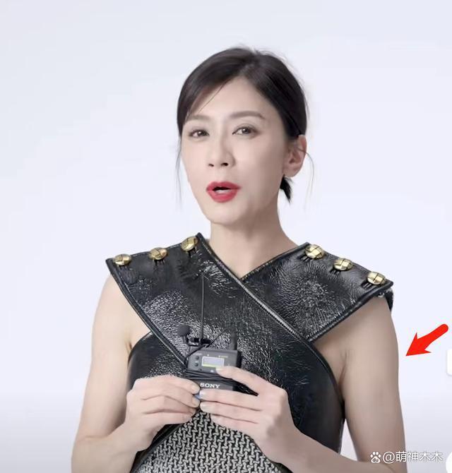 cosmo女星状态：刘亦菲滤镜开太大，倪妮假发质量差