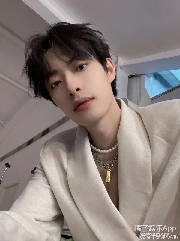 趁乱搞突袭？对方拍了拍你，并且撤回了一个直男