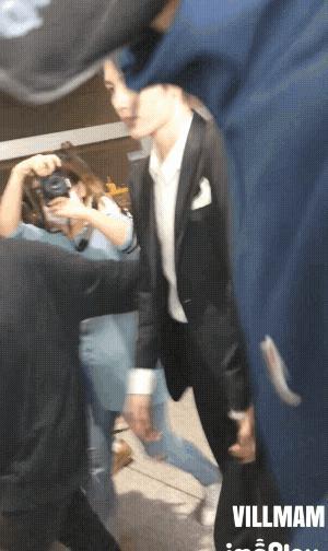 趁乱搞突袭？对方拍了拍你，并且撤回了一个直男