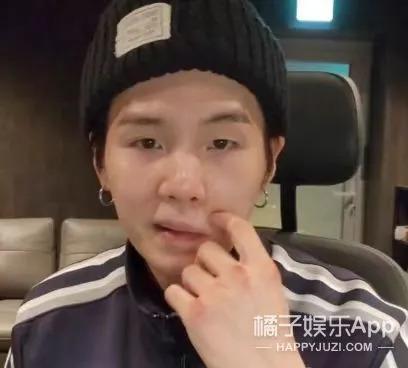 趁乱搞突袭？对方拍了拍你，并且撤回了一个直男