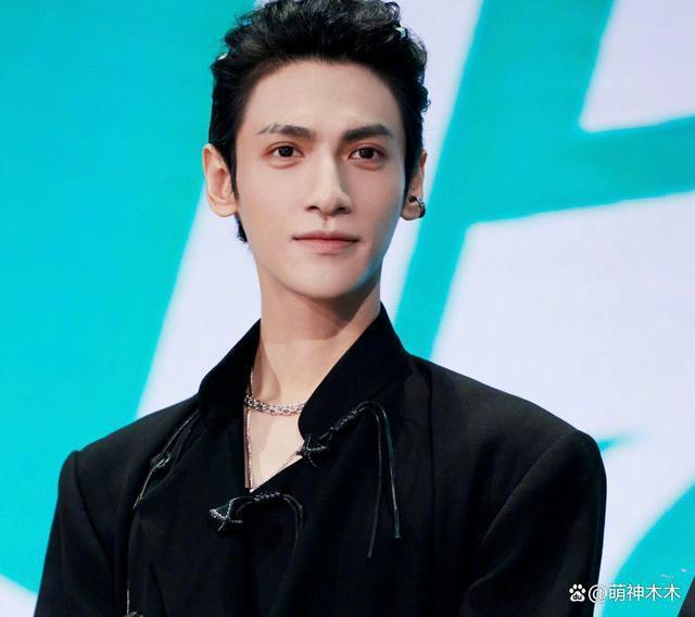 内娱选秀卷土重来！选手照片被嘲美发师聚会，还撞脸明星