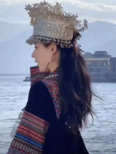 多恨她啊，在评论区刷屏抵制