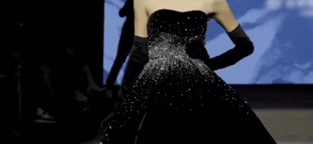 多恨她啊，在评论区刷屏抵制