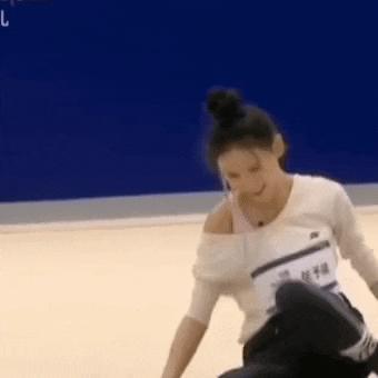 多恨她啊，在评论区刷屏抵制