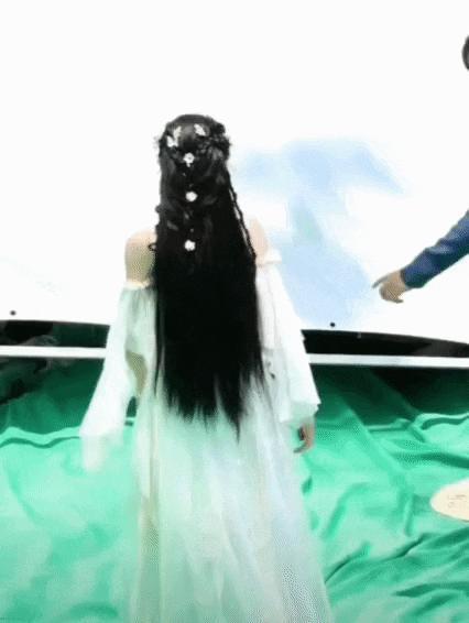 多恨她啊，在评论区刷屏抵制