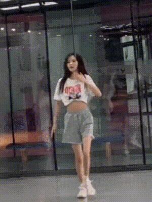 多恨她啊，在评论区刷屏抵制