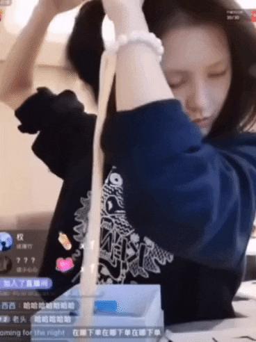 多恨她啊，在评论区刷屏抵制