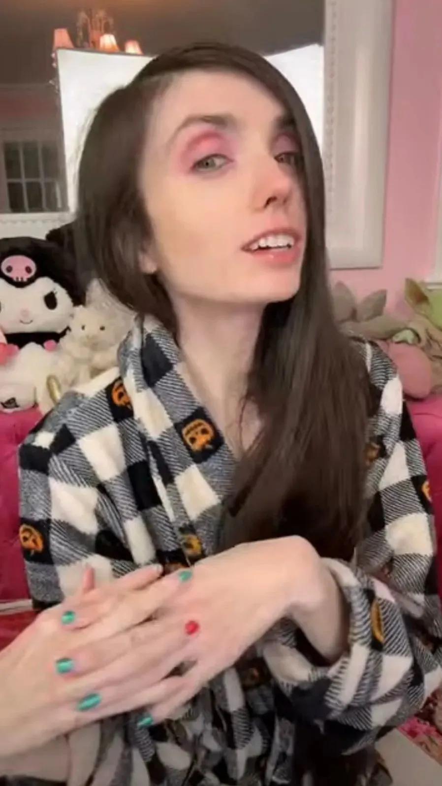 网红po出一个视频后，无数网友担忧：简直是行走的骷髅