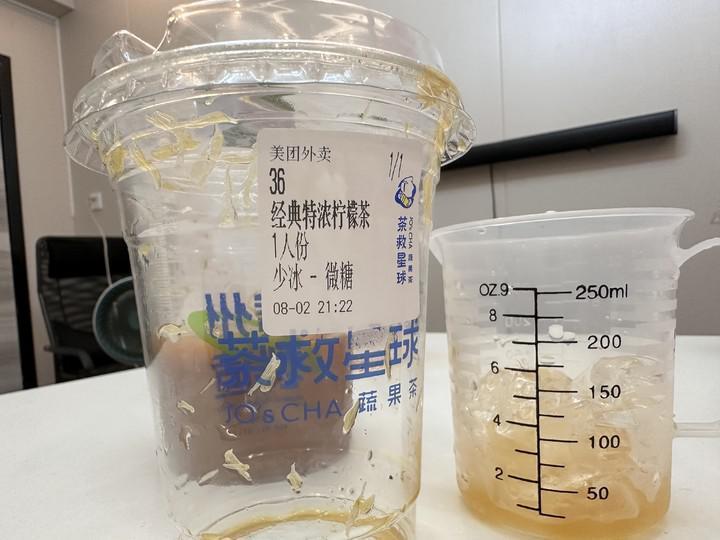 瑞幸半杯都是冰？实测六大网红饮品，我们找出真正的「冰块刺客」
