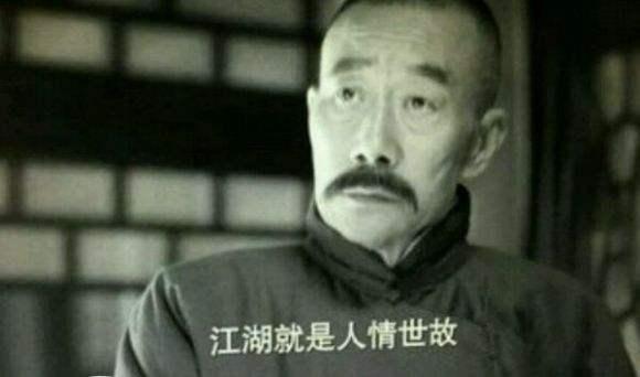 为了充上电，美国人玩起了“车体蜈蚣”。。。