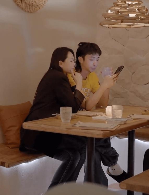 伊能静给儿子写长信 晒庾恩利与小米粒愉快日常