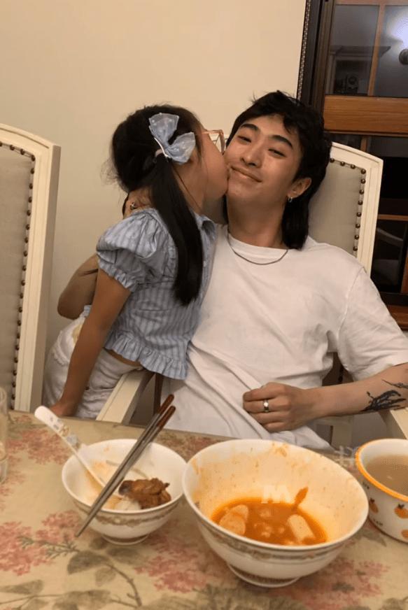 伊能静给儿子写长信 晒庾恩利与小米粒愉快日常