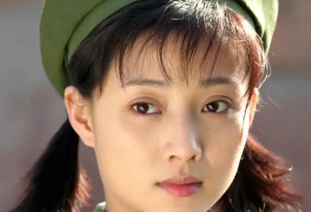 43岁殷桃晒健身照大秀身材 多年自律美丽上镜形象佳