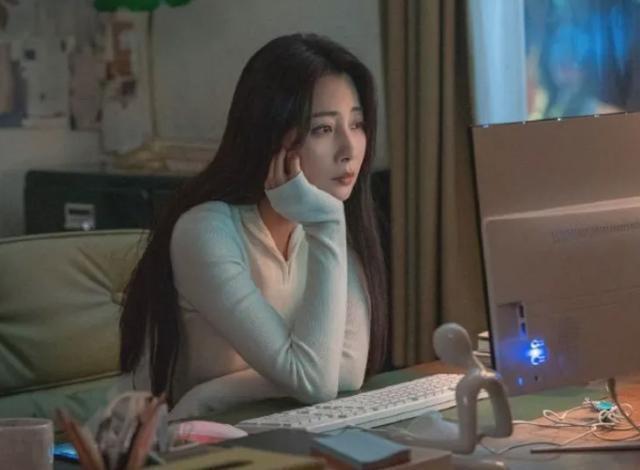 43岁殷桃晒健身照大秀身材 多年自律美丽上镜形象佳