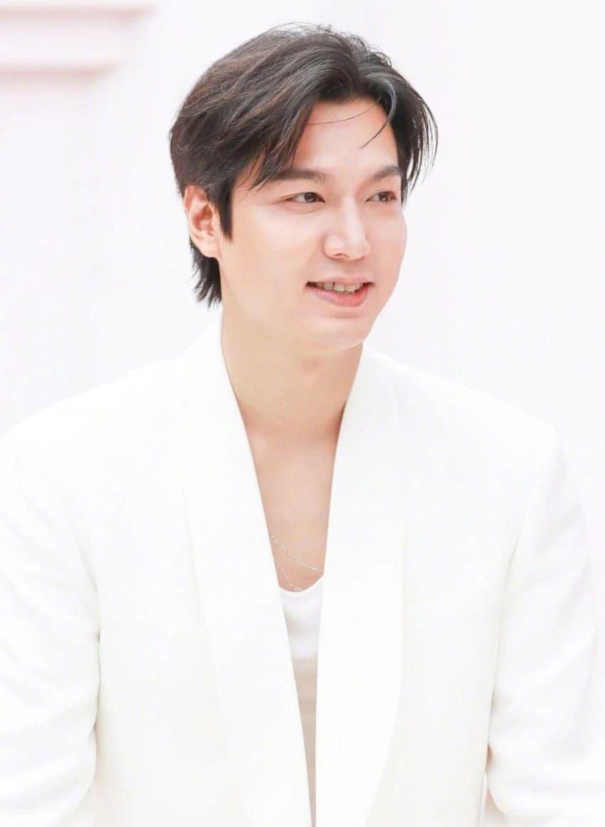 一代神颜，突然残到没眼看了。