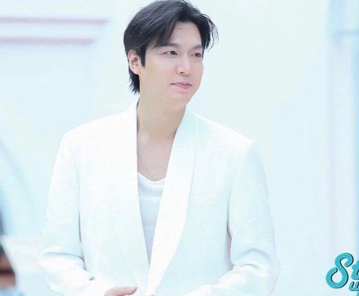 一代神颜，突然残到没眼看了。