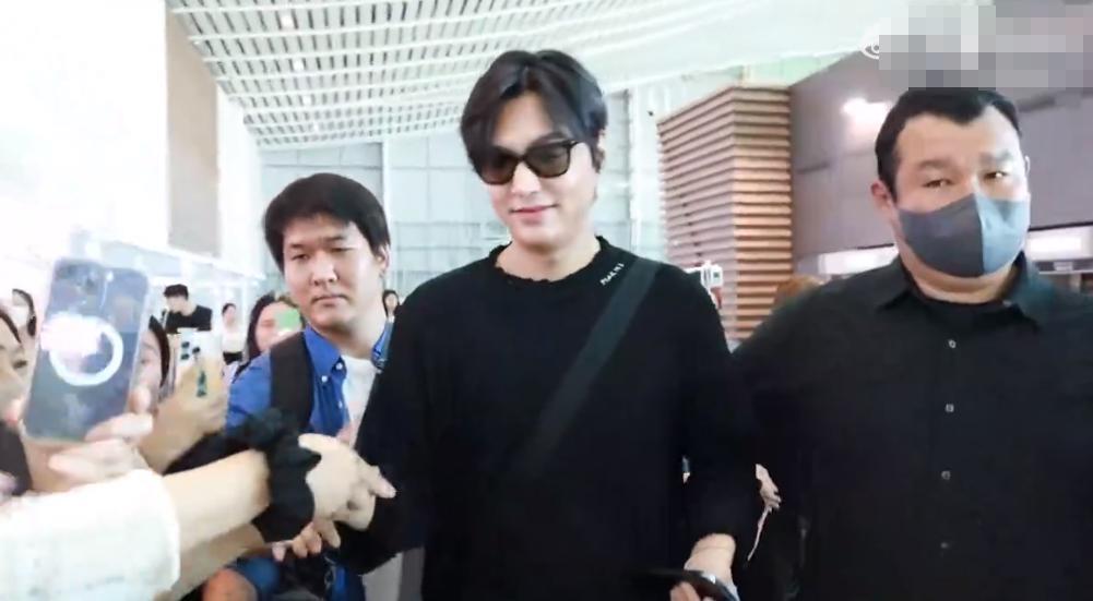 一代神颜，突然残到没眼看了。