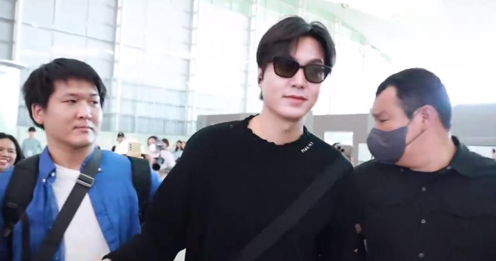 一代神颜，突然残到没眼看了。