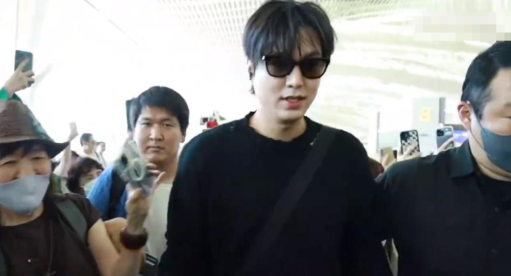 一代神颜，突然残到没眼看了。