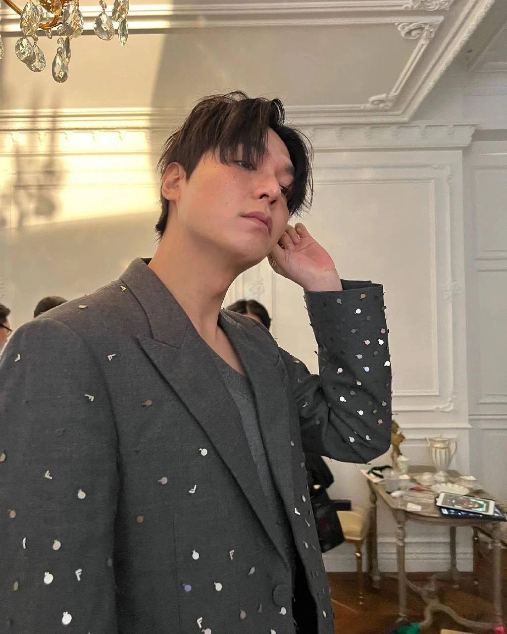 一代神颜，突然残到没眼看了。