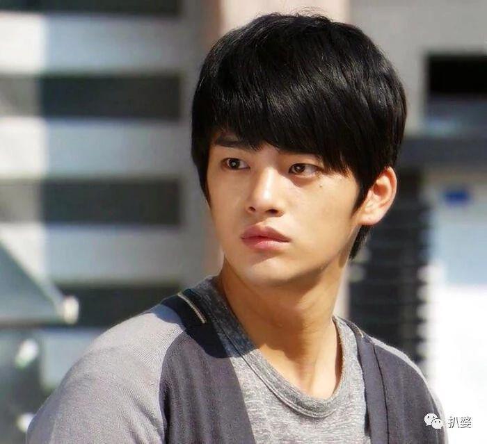 一代神颜，突然残到没眼看了。