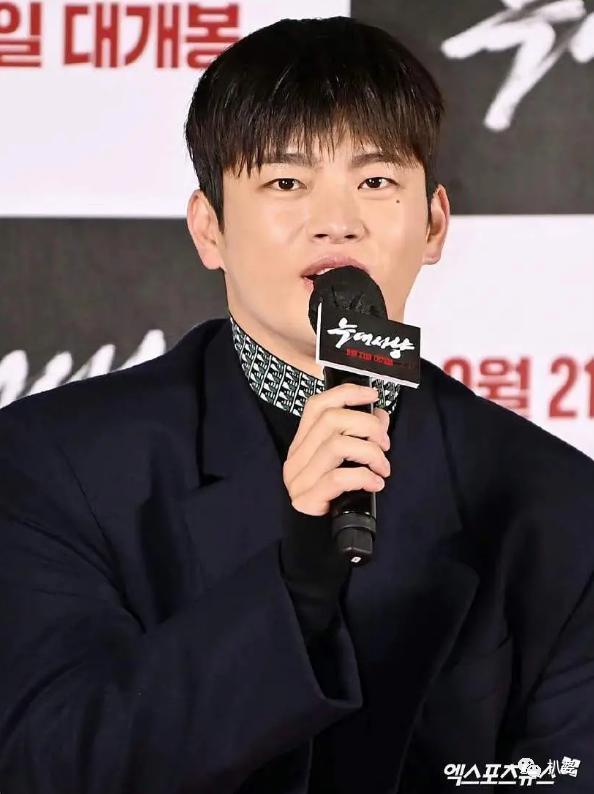 一代神颜，突然残到没眼看了。