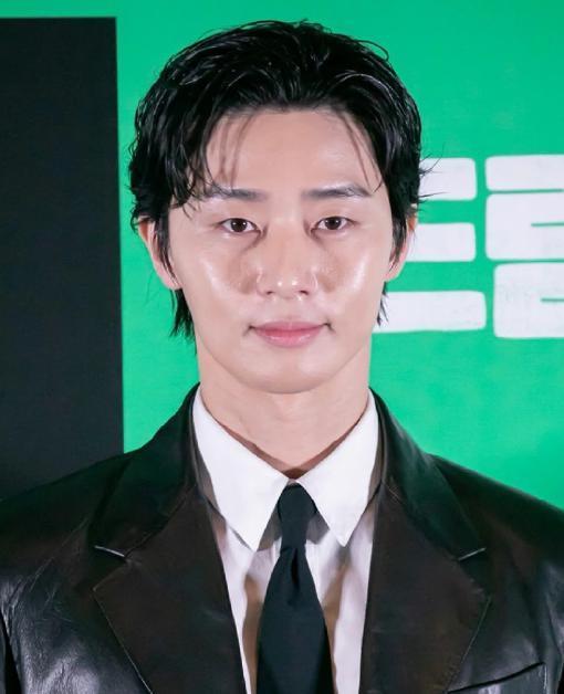 一代神颜，突然残到没眼看了。