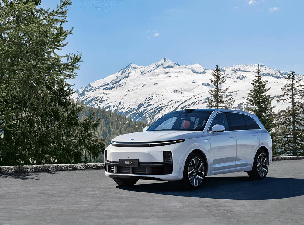 争夺“奶爸车”市场，腾势与理想正面交锋