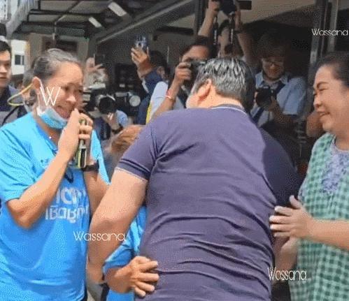 泰国42岁二王子流亡海外近30年后突然回国，想夺王位？