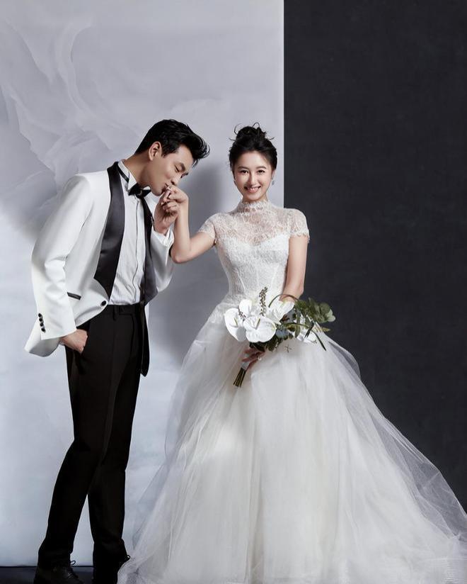 王彦霖拍婚纱照庆结婚两周年，女儿跳舞见证幸福