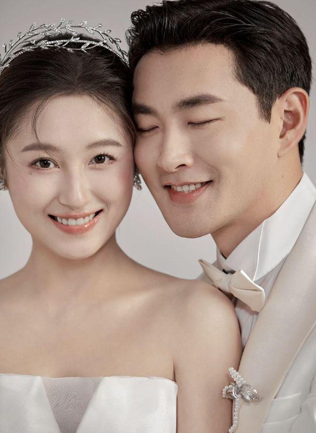 王彦霖拍婚纱照庆结婚两周年，女儿跳舞见证幸福