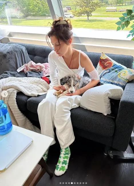 超模Bella自曝患可怕疾病，比伯和艾薇儿也曾受其害