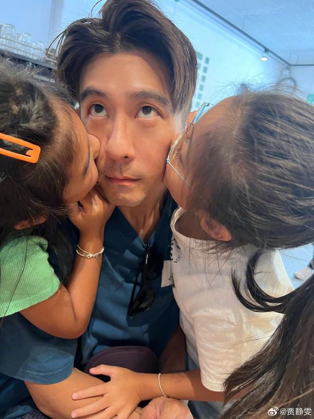 贾静雯晒照祝修杰楷父亲节快乐 评价修杰楷是孩子们的福气