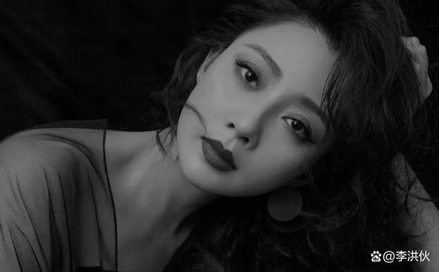 殷桃疑恋情曝光，与神秘男子同行，小腹微微隆起孕味十足