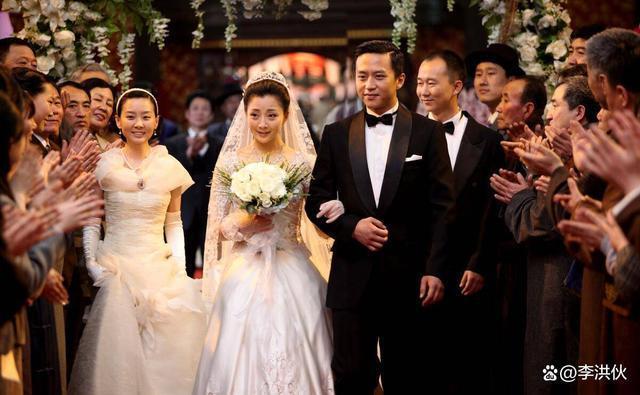 殷桃疑恋情曝光，与神秘男子同行，小腹微微隆起孕味十足