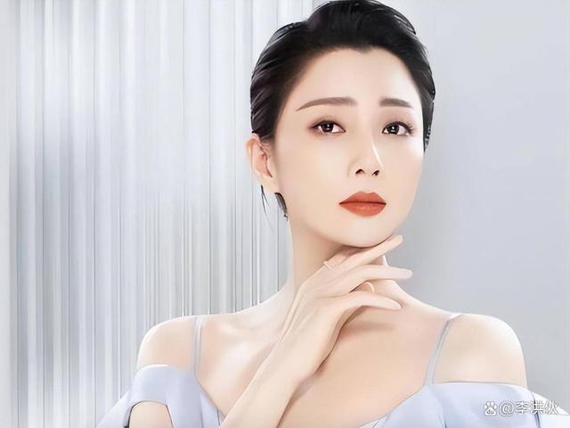 殷桃疑恋情曝光，与神秘男子同行，小腹微微隆起孕味十足