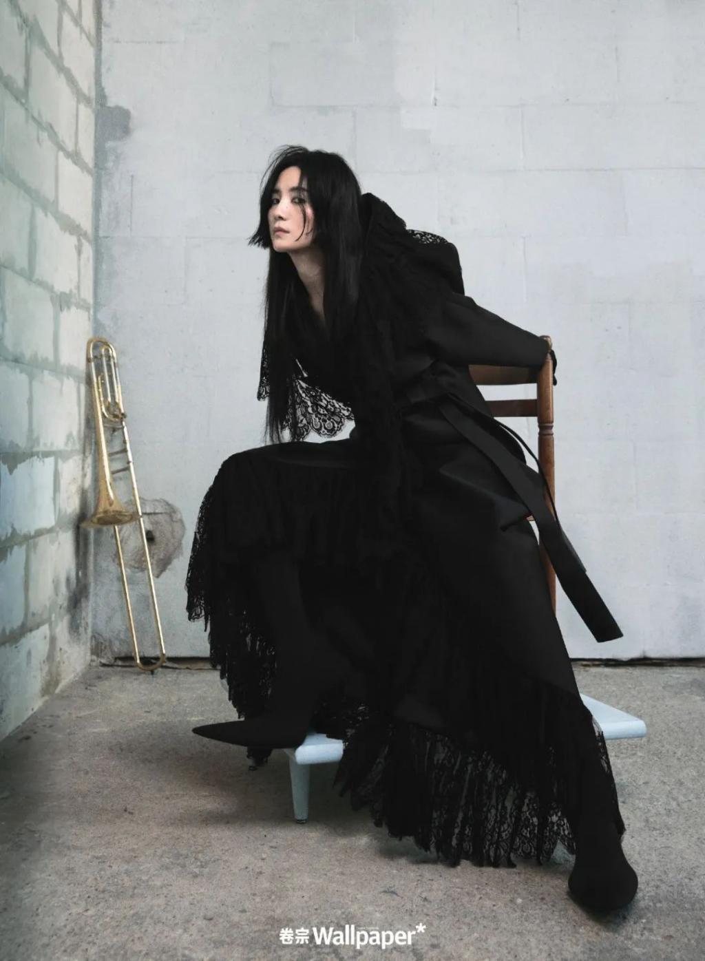 高定穿不完，封面上个遍……时尚圈为啥这么喜欢这位傻大姐？