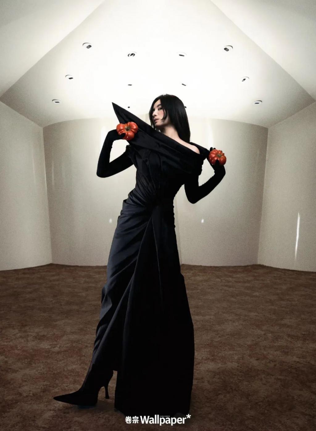 高定穿不完，封面上个遍……时尚圈为啥这么喜欢这位傻大姐？