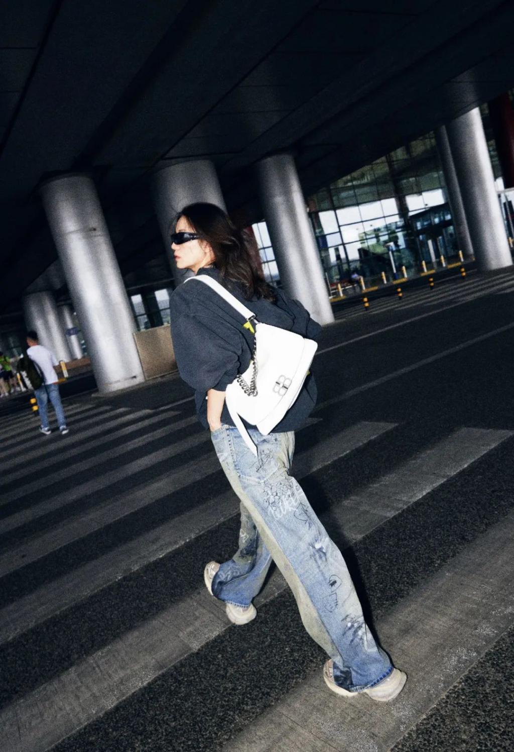 高定穿不完，封面上个遍……时尚圈为啥这么喜欢这位傻大姐？