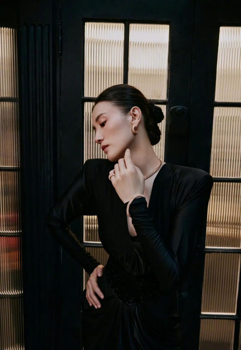 高定穿不完，封面上个遍……时尚圈为啥这么喜欢这位傻大姐？