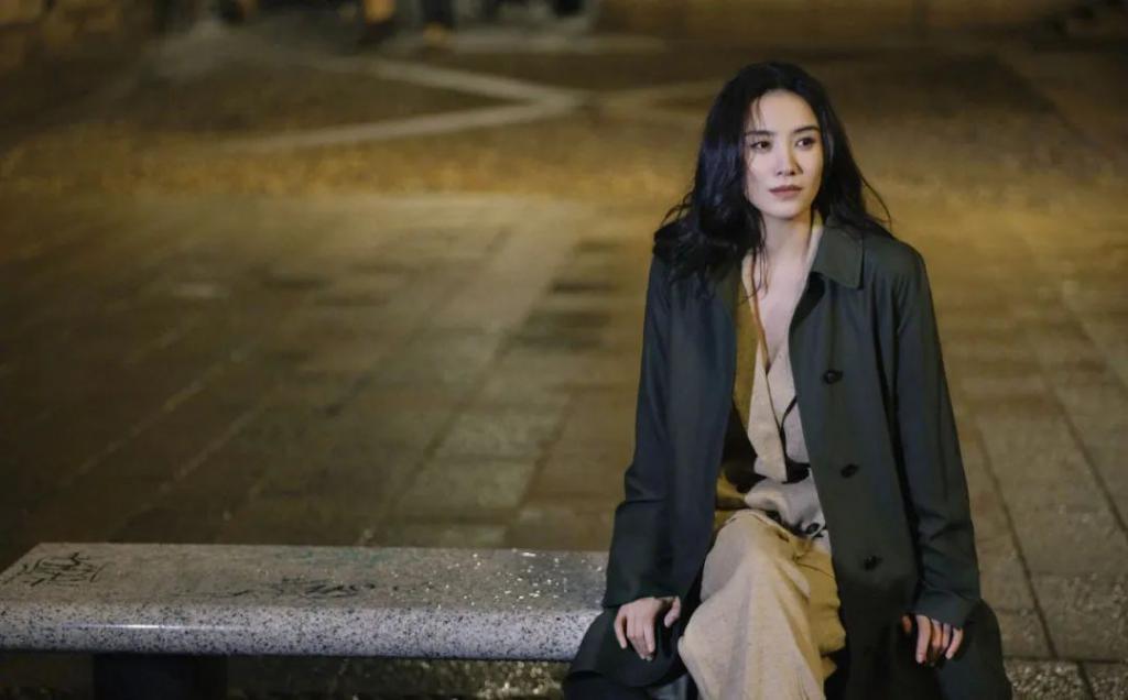 高定穿不完，封面上个遍……时尚圈为啥这么喜欢这位傻大姐？