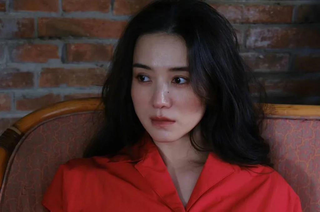 高定穿不完，封面上个遍……时尚圈为啥这么喜欢这位傻大姐？