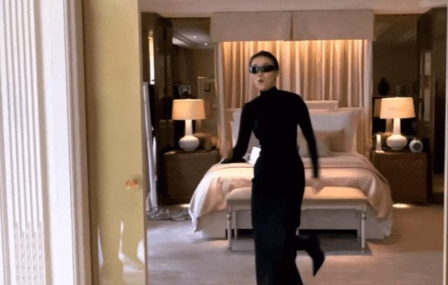 高定穿不完，封面上个遍……时尚圈为啥这么喜欢这位傻大姐？