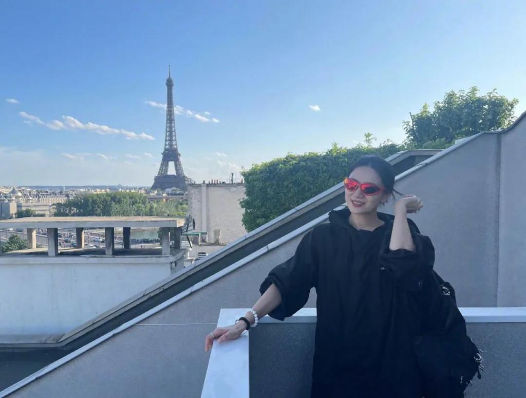 高定穿不完，封面上个遍……时尚圈为啥这么喜欢这位傻大姐？